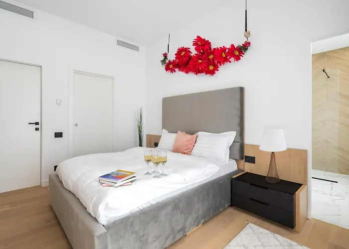 Eden - Elegant Retreat In Rosetti Luxury Apartment