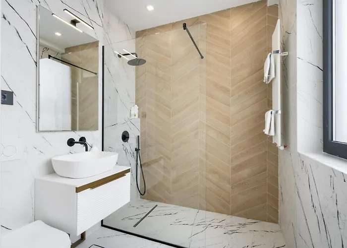 Eden - Elegant Retreat In Rosetti Luxury Apartment *