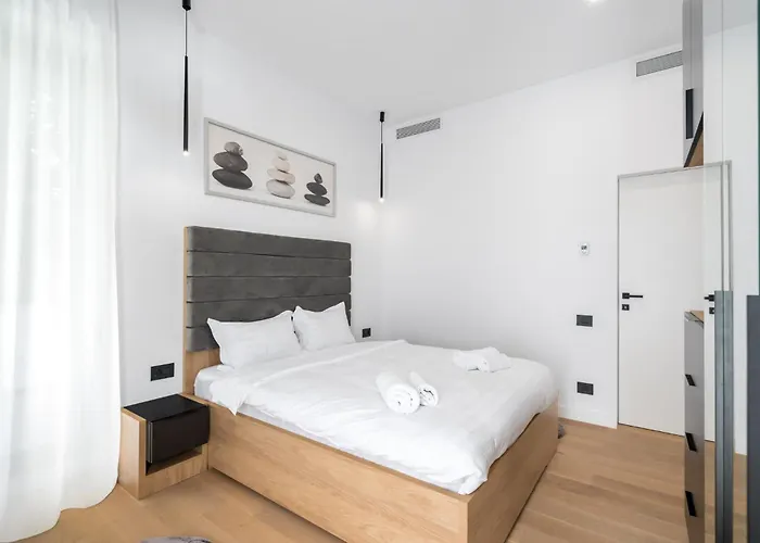 Eden - Elegant Retreat In Rosetti Luxury Apartment *