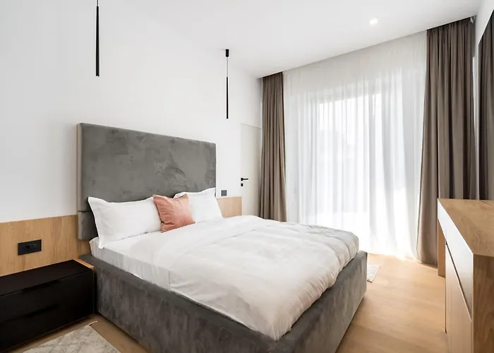 Eden - Elegant Retreat In Rosetti Luxury Apartment