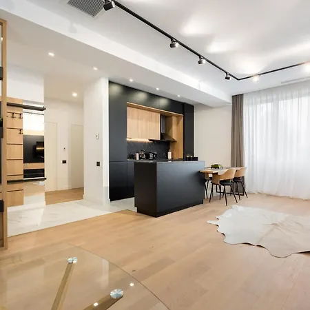 Eden - Elegant Retreat In Rosetti Luxury Apartment